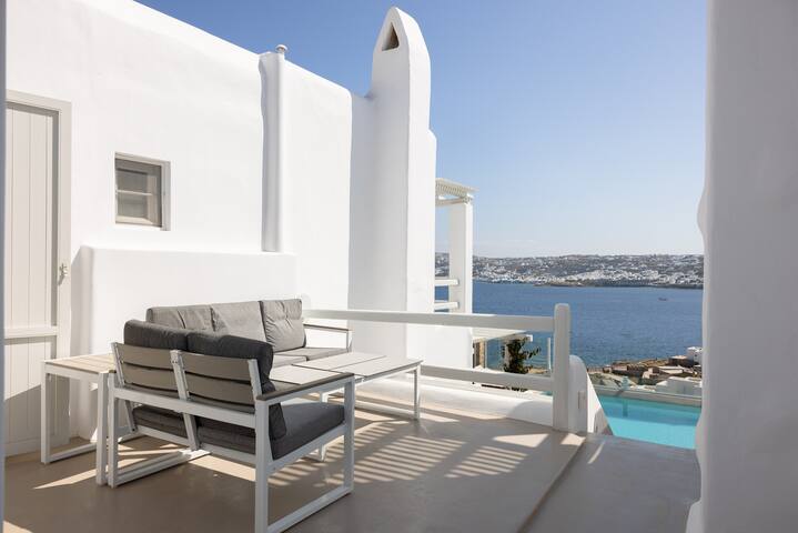Home with Private Jacuzzi & Shared Swimming Pool gallery image 3