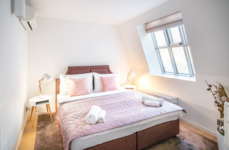 6BR+2Bath LUX Penthouse + Terrace, V!EWS + A/C gallery image 3