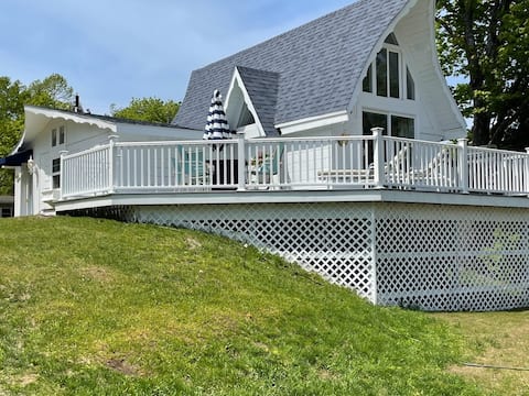 Private 2 bedroom chalet -steps to Lake Michigan!