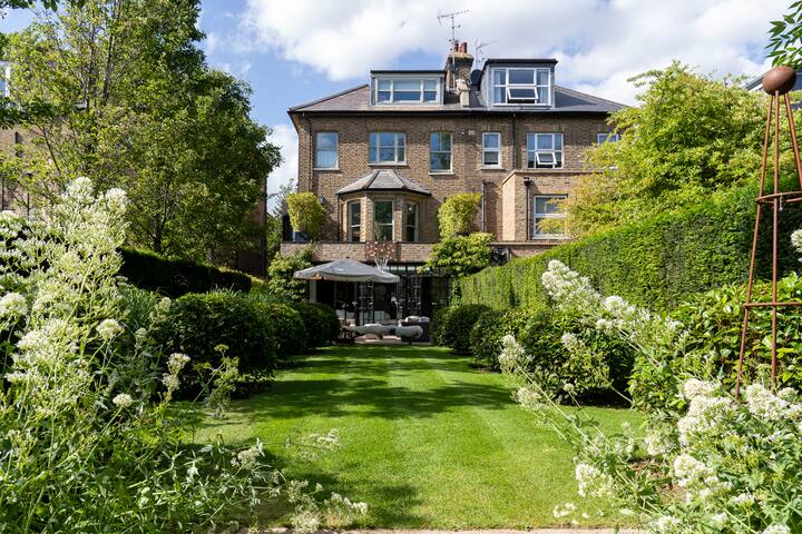 Luxury London townhouse with landscaped garden gallery image 2