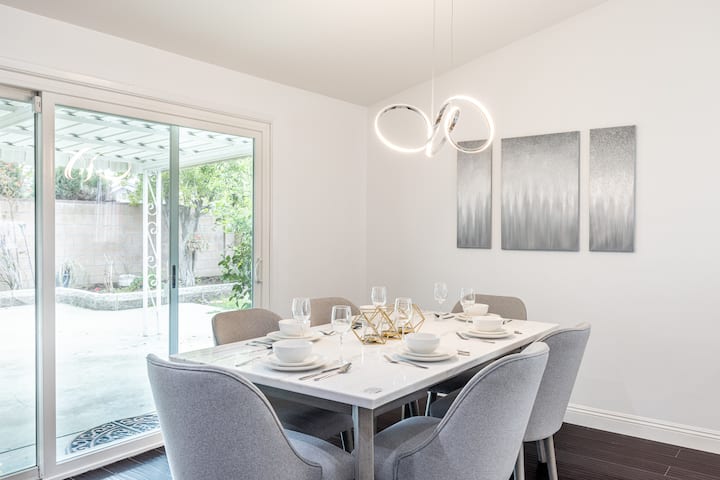 Stunning! Oversized 4 Bedroom Modern House - Los Angeles, CA