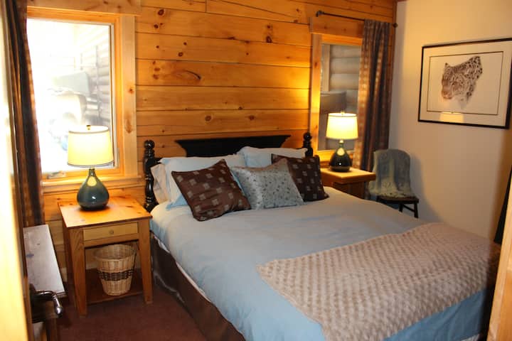 spálňa č.2 manželská posteľ Queen; na prízemí