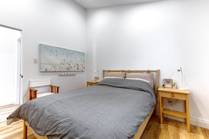 Second floor guest room.