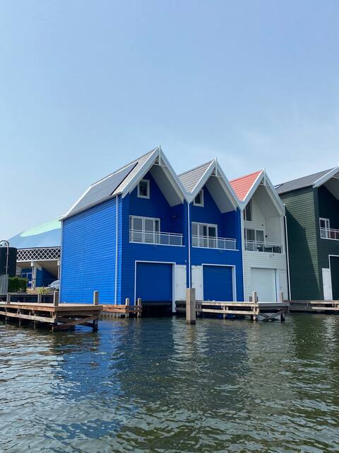 Luxury boathouse in the harbor of Harderwijk