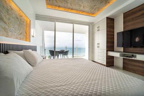 Ocean view apartment, RiveraSuites pool