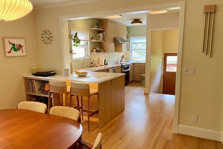 Pretty house, perfect location, EV-friendly