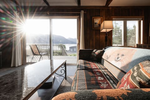 The Cottage, amazing view, downtown, private deck