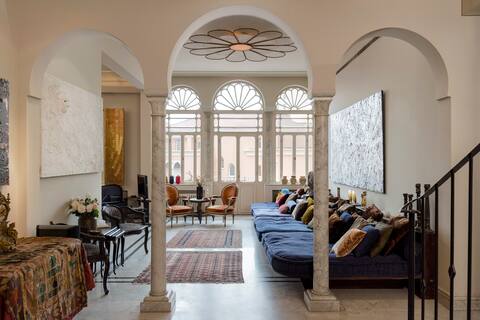 Upscale Living - Saifi Village Duplex Apartment