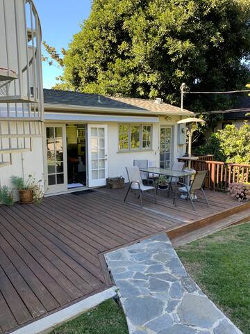 Gorgeous and Serene Compound in Hollywood Hills gallery image 4