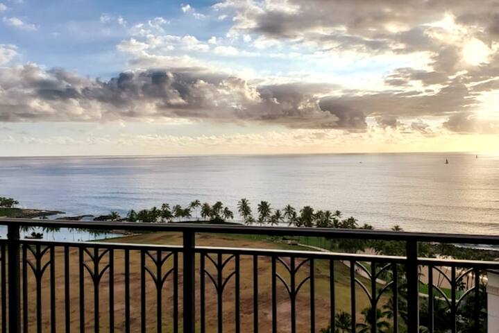 Fall Special : Top Floor Penthouse O-1602 w/ View gallery image 2