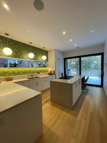 Sophisticated Urban Oasis gallery image 4