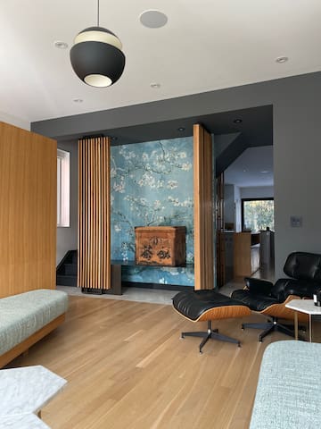 Sophisticated Urban Oasis gallery image 2