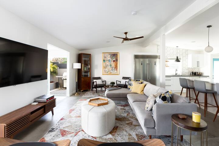 Midcentury Lux 4BR home w Pool/Spa/Cabana/Firepit gallery image 4