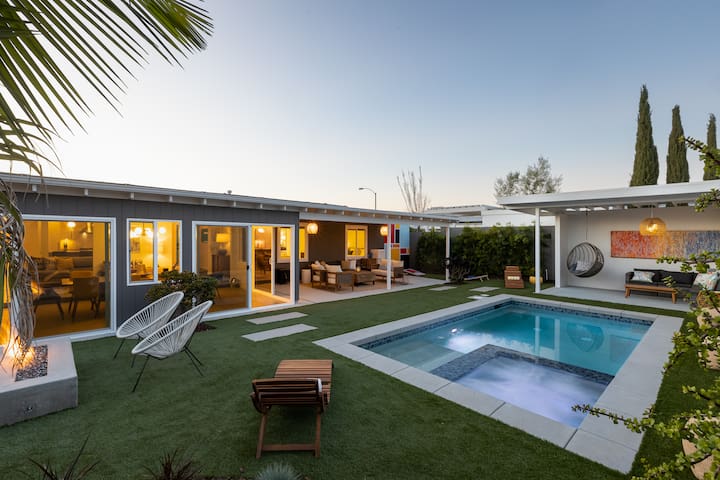 Midcentury Lux 4BR home w Pool/Spa/Cabana/Firepit gallery image 2