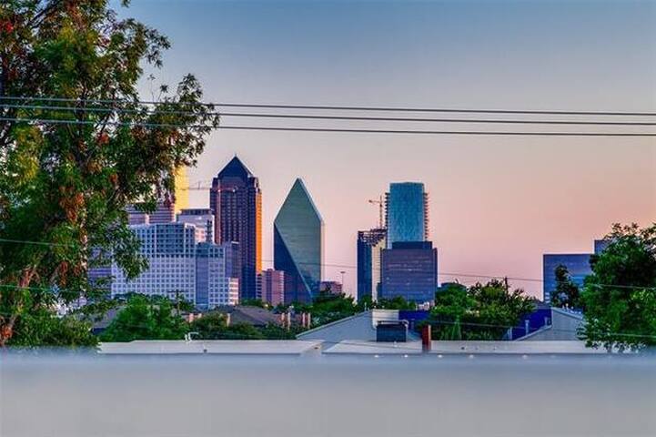 Rooftop Deck w/Downtown Views, 4 Bedroom furnished gallery image 2