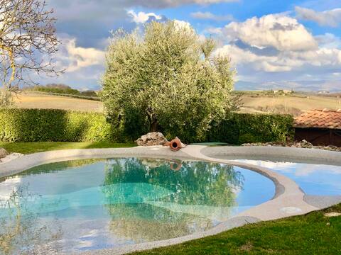 Villa L'Elsa, amazing view, pool always open