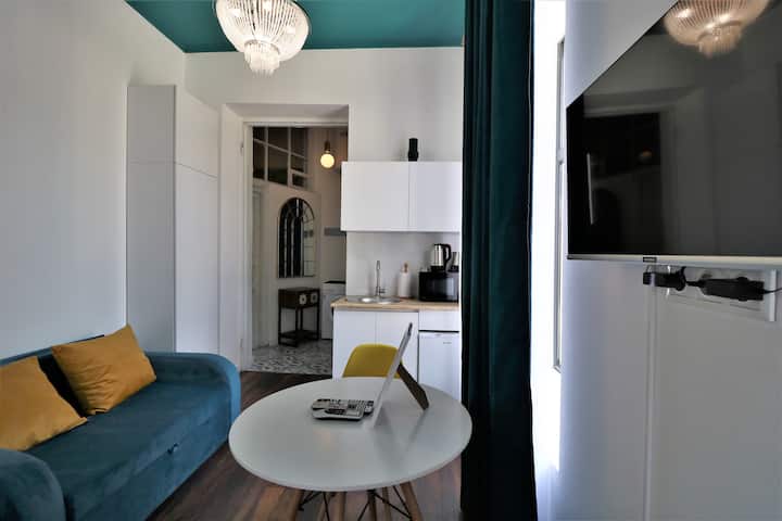 Lovely 1-bedroom Apartment Just At The City Center - トビリシ