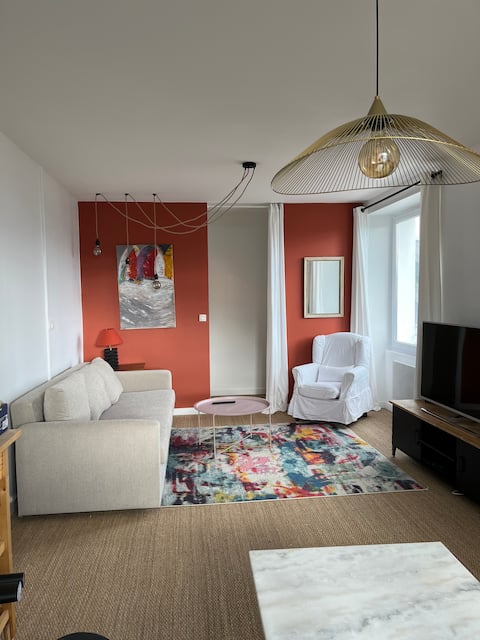 Top Airbnb: 2-bedroom apartment with free parking in Concarneau