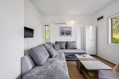 Popular Airbnb listing: Apartments Zlarin Central in Zlarin
