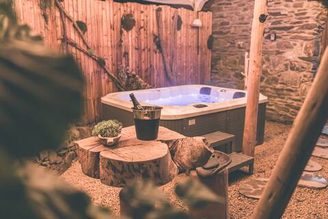 Romantic Getaway w/ Private Wellness (La Roca)