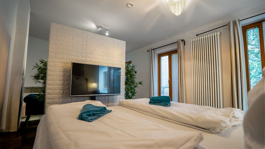 ★Boxi Jungle House★ unique in Friedrichshain | 3BR gallery image 3