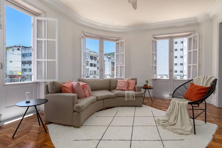 Amazing 4BR with terrace and incredible sea view gallery image 2