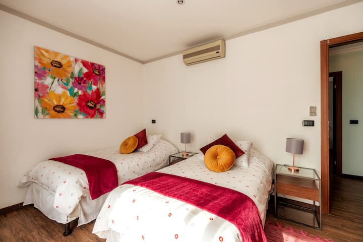 Secondary Bedroom with Two Twin beds, Smart Tv and A/C and and a large Balcony