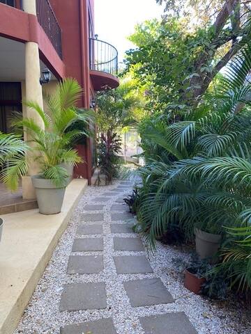 Lovely 2 bedroom condo with Pool