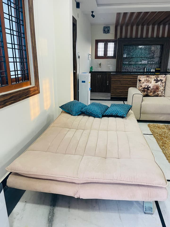 Luxusná pohovka Cum Bed z domáceho centra