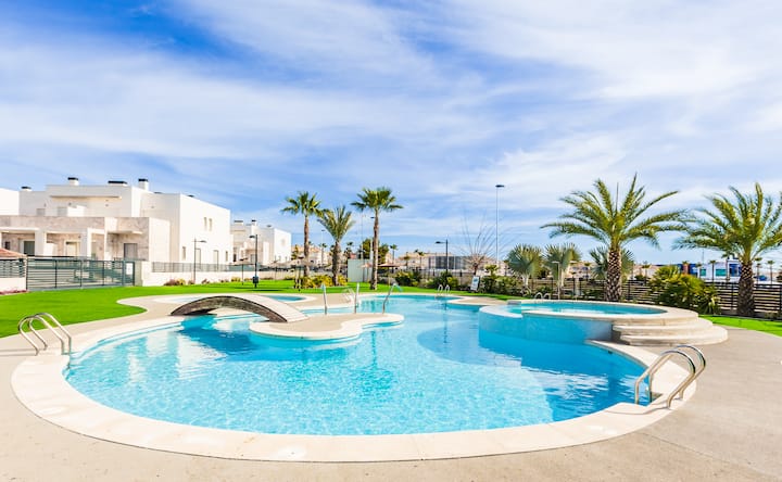 Breezes. Valoisa Huoneisto Ja Upea Uima-allasalue - Torrevieja