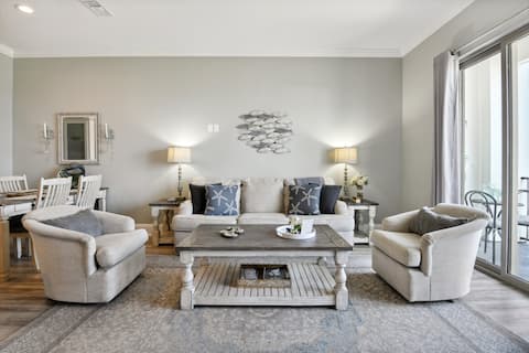 THE BAY RITZ - Lovely 2 Bedroom Beachfront Condo