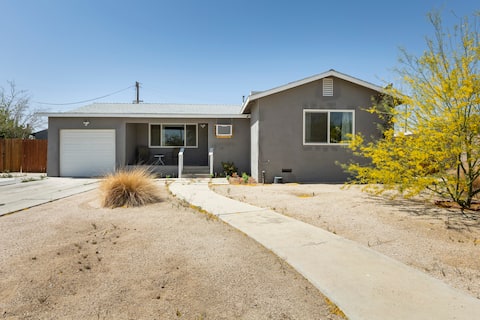 The Ridgecrest Retreat: A 3-Bedroom Getaway