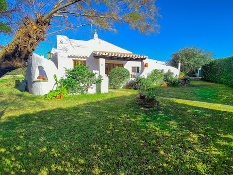 Airbnb con mejor rendimiento: Villa with a private pool and large garden en Ciutadella