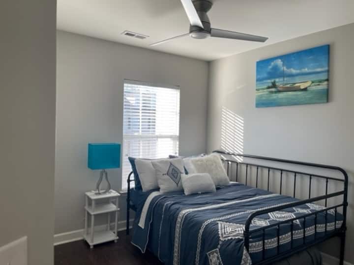 Četvrta spavaća soba - bračni krevet s točkićima 