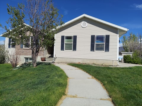 Cheerful 3 bed 2 bath home central to Sanpete fun.