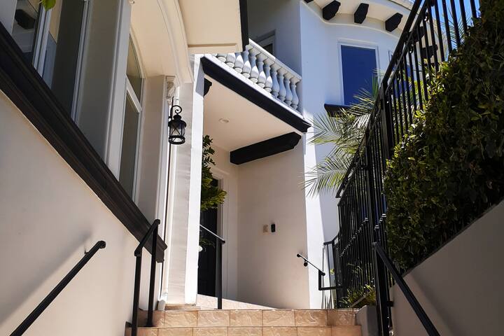 The Beverly Grand Villa @ Bel Air, Los Angeles gallery image 3