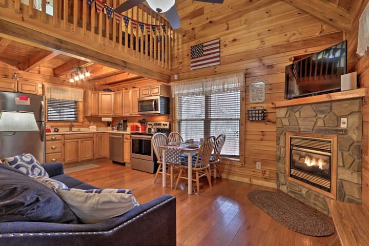 Cozy `American Dream` Cabin W/ Hot Tub, Loft & Bbq - Cosby, TN