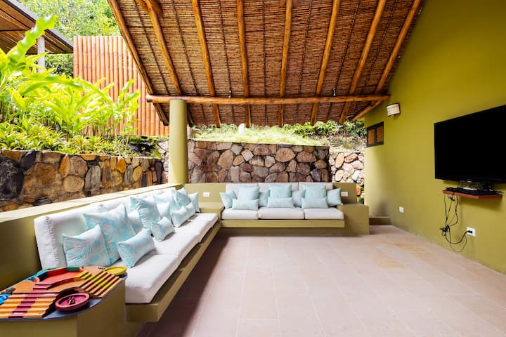 Espectacular Casa De Diseño En Apulo    Rnt 107764 - Apulo