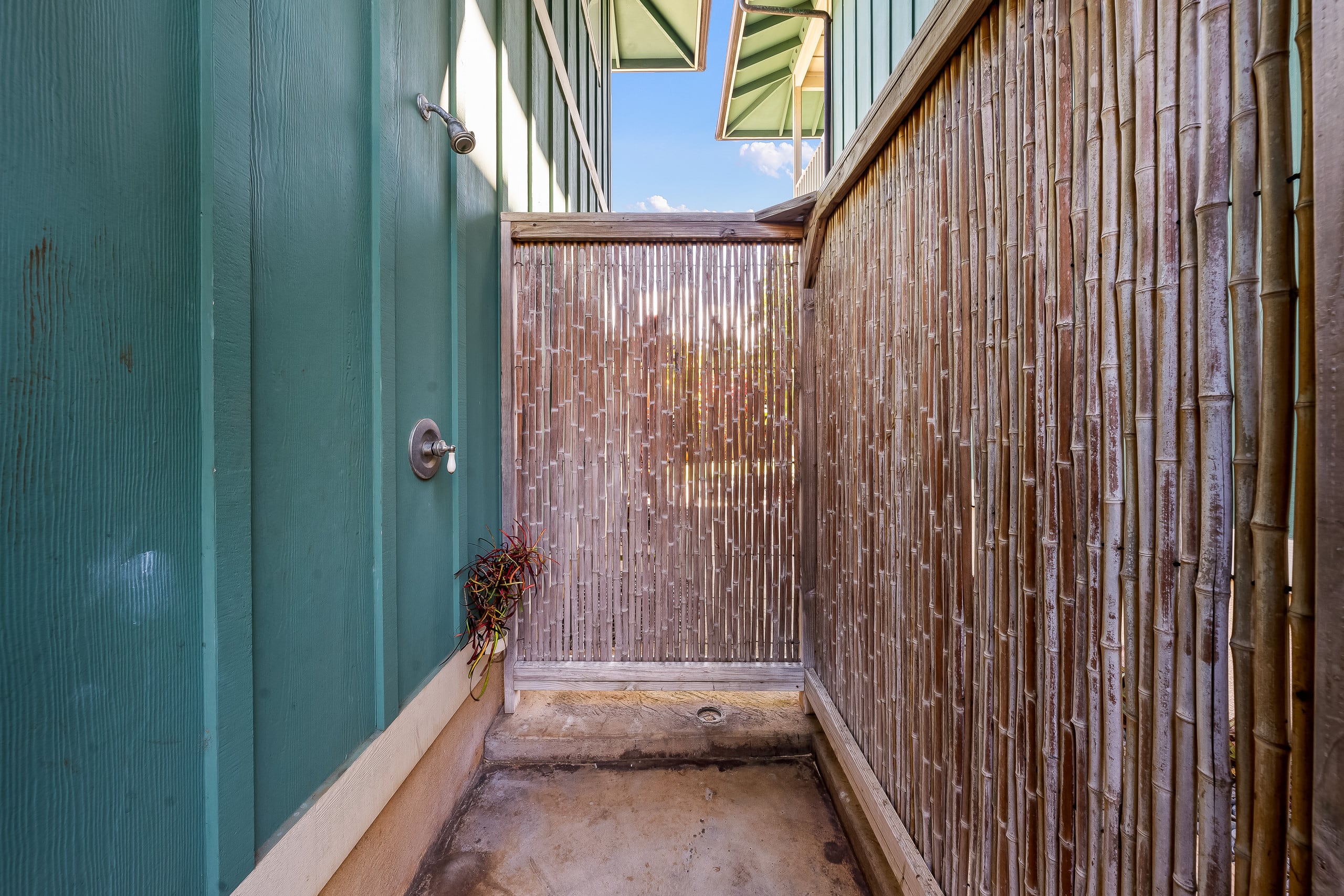 Home in Paia · ★4.91 · 6 bedrooms · 8 beds · 4.5 baths - Image 12