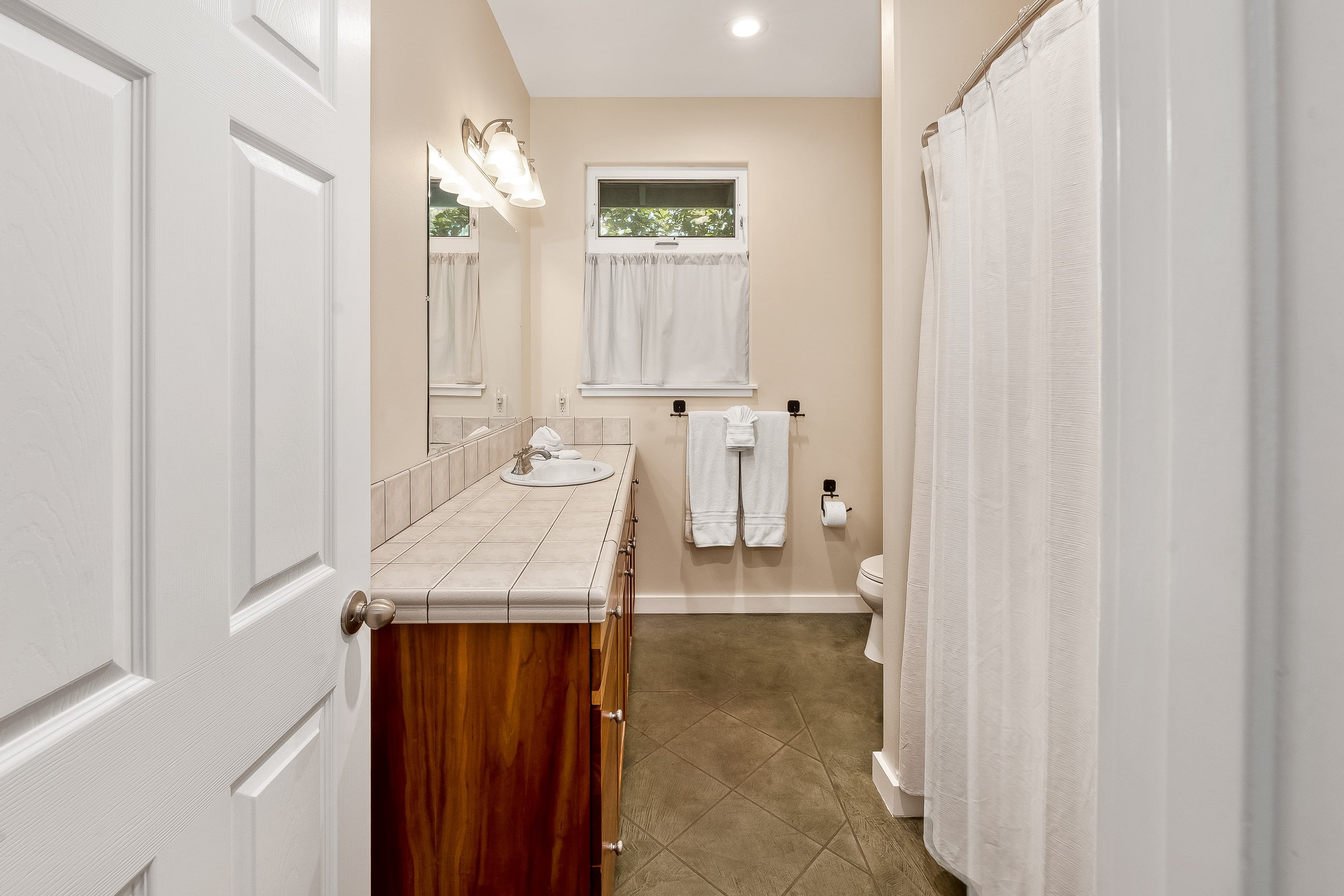 Home in Paia · ★4.91 · 6 bedrooms · 8 beds · 4.5 baths - Image 26
