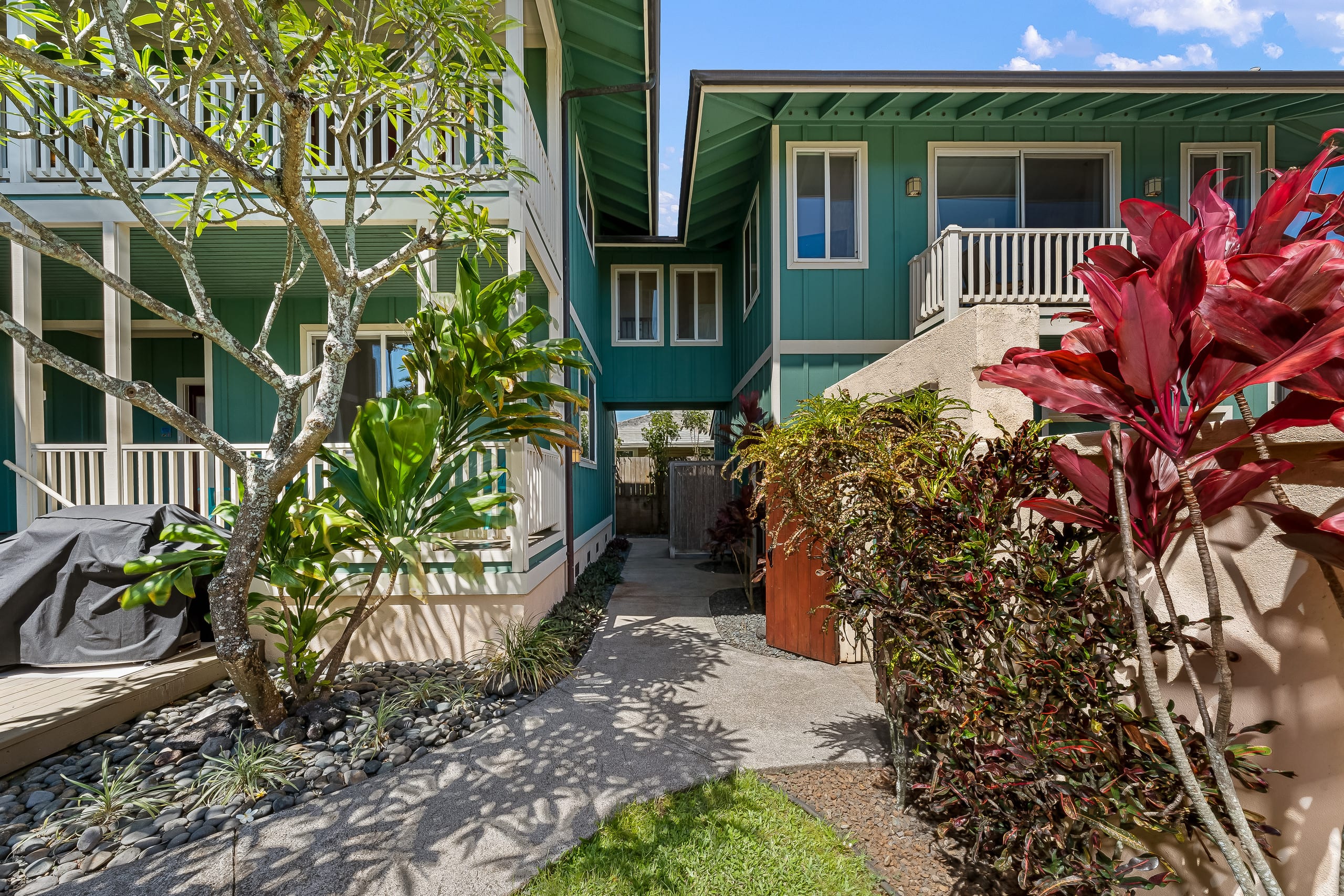 Home in Paia · ★4.91 · 6 bedrooms · 8 beds · 4.5 baths - Image 11
