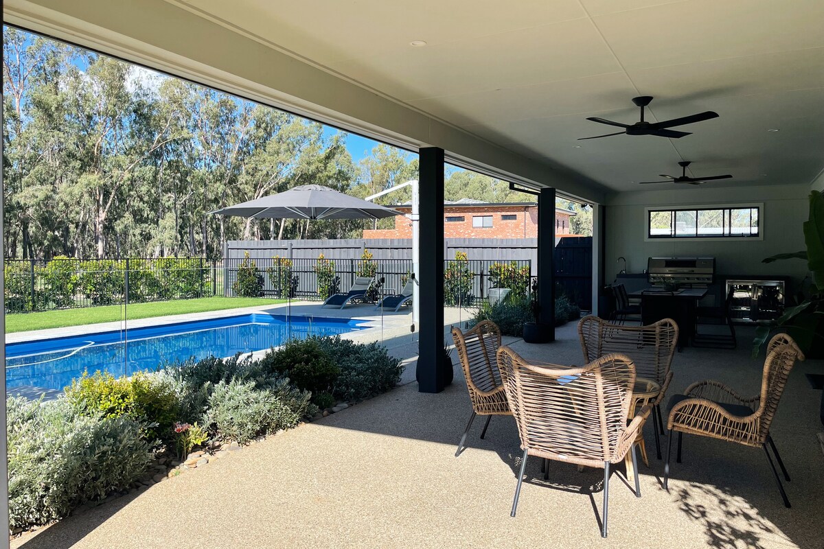 Top Airbnb: Cheerful riverside 4 bedroom home with pool à Shire Of Moira