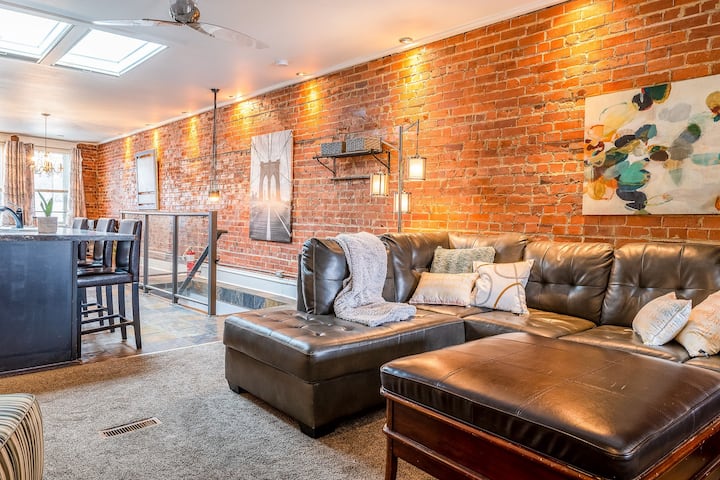 Historical New York style apartment near downtown