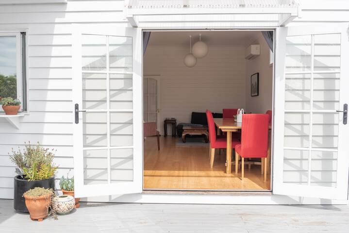 Gigi’s Beach House, in the heart of Torquay gallery image 3