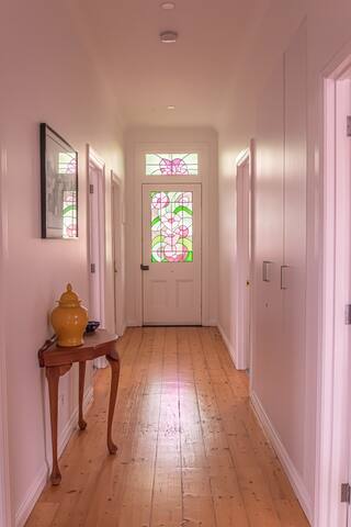 Gigi’s Beach House, in the heart of Torquay gallery image 4