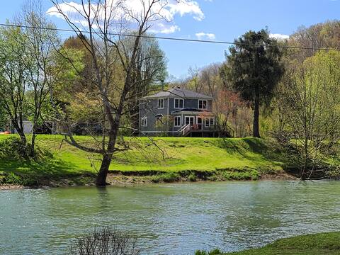 Cozy farmhouse on 1 mile of private riverfront
