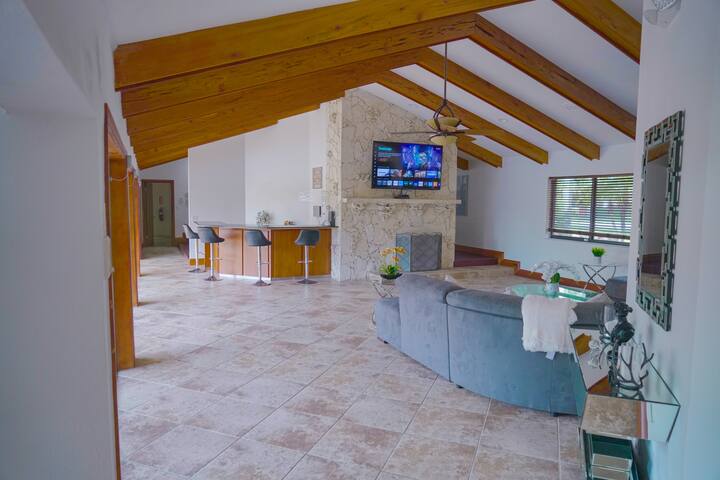 Private Resort in beautiful Fort Lauderdale. gallery image 4