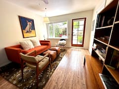 Couples+Cottage+l+Steps+to+Downtown