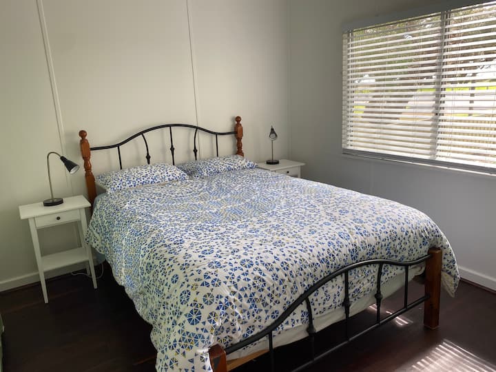 Dormitorio principal con vistas a la bahía