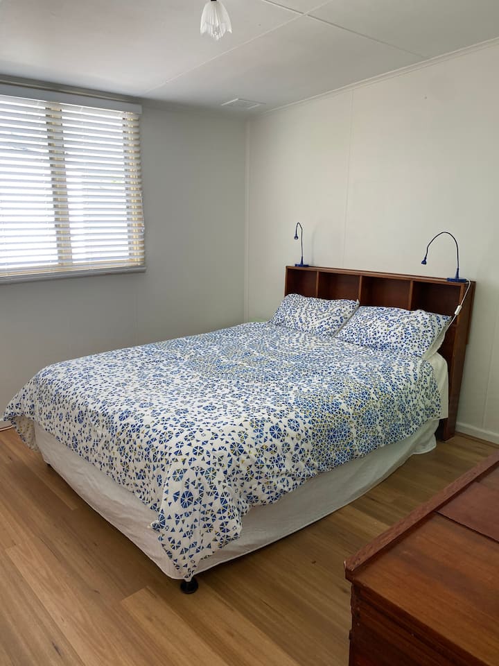 Segundo dormitorio con cama tamaño queen